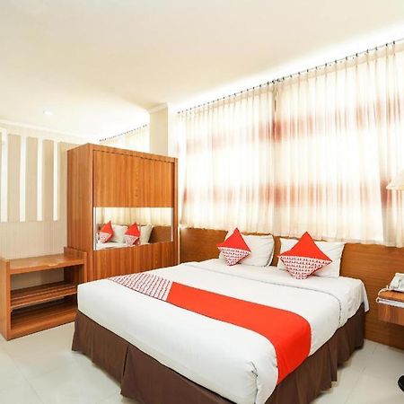 โอโย 235 เมามู โฮเต็ล แอนด์ เลานจ์ Hotel สุราบายา ภายนอก รูปภาพ