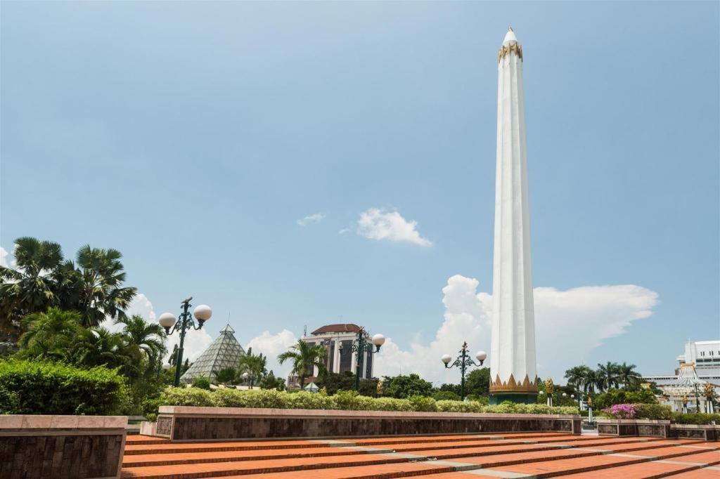 โอโย 235 เมามู โฮเต็ล แอนด์ เลานจ์ Hotel สุราบายา ภายนอก รูปภาพ