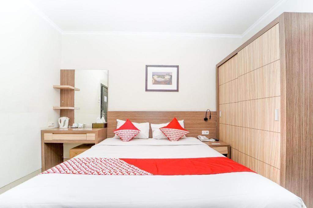 โอโย 235 เมามู โฮเต็ล แอนด์ เลานจ์ Hotel สุราบายา ภายนอก รูปภาพ