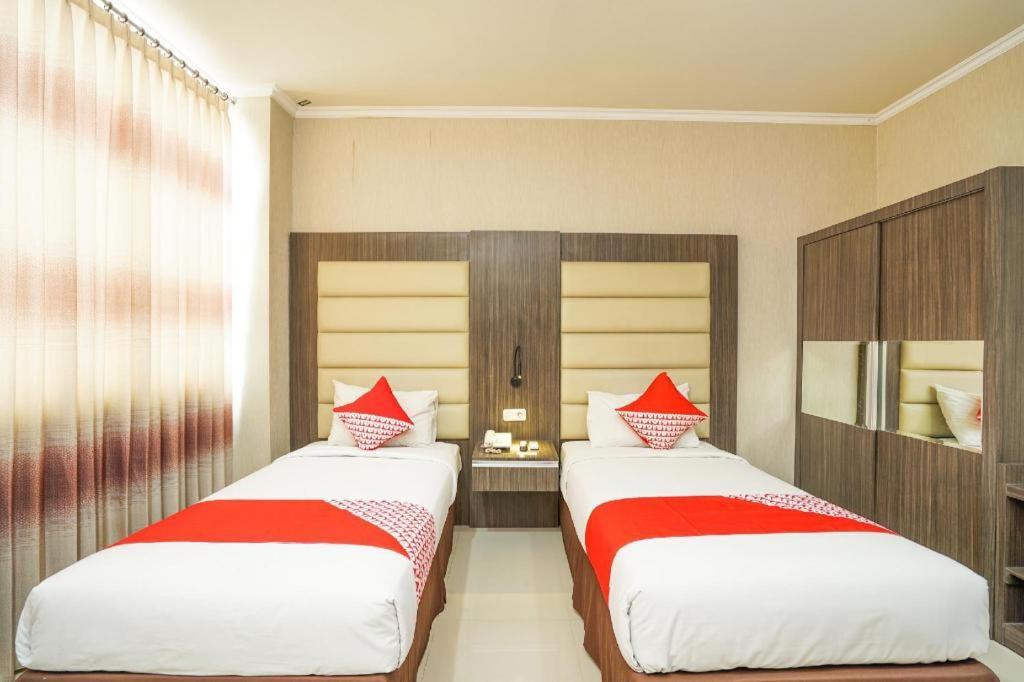 โอโย 235 เมามู โฮเต็ล แอนด์ เลานจ์ Hotel สุราบายา ภายนอก รูปภาพ