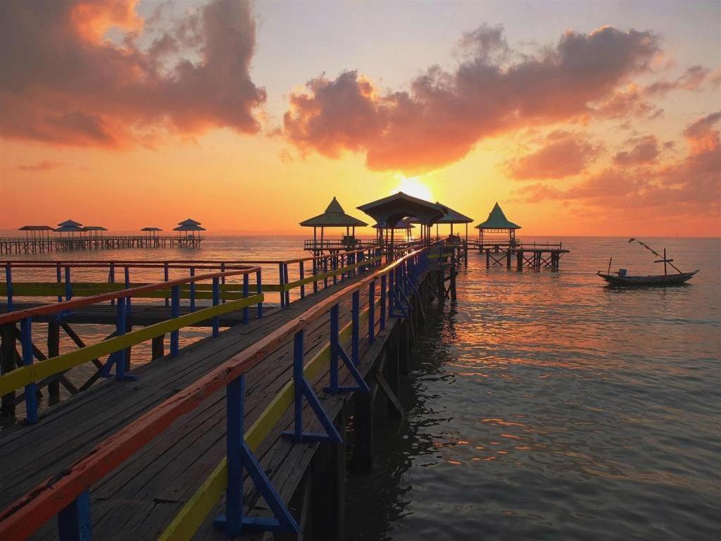 โอโย 235 เมามู โฮเต็ล แอนด์ เลานจ์ Hotel สุราบายา ภายนอก รูปภาพ