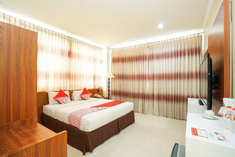 โอโย 235 เมามู โฮเต็ล แอนด์ เลานจ์ Hotel สุราบายา ภายนอก รูปภาพ